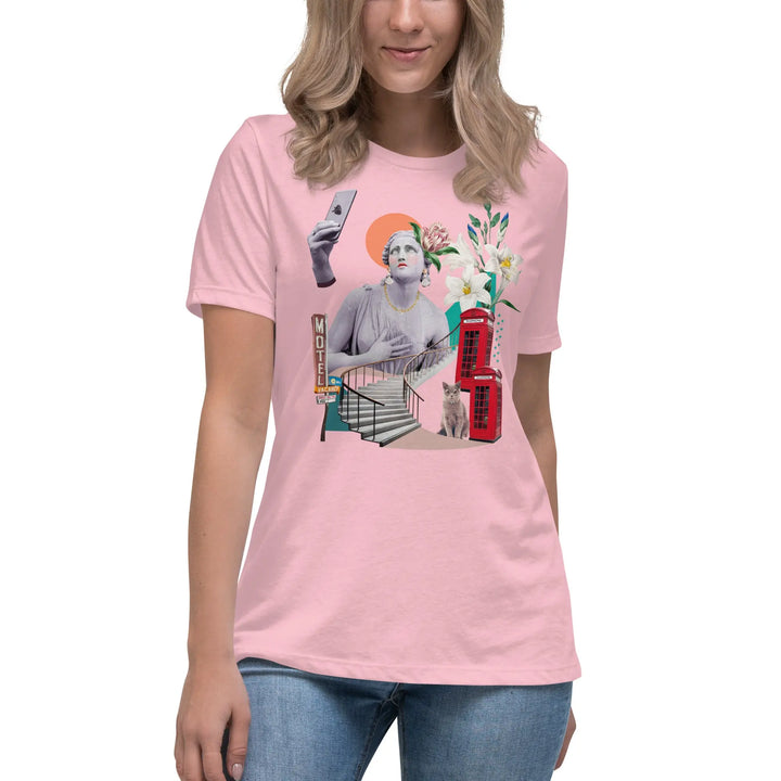 QUEEN OF SELFIES - Women’s Relaxed T-Shirt - Pink / S - Women’s T-Shirt